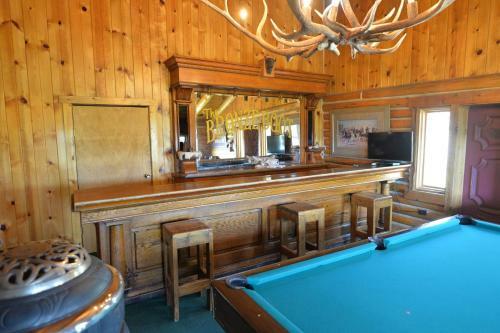 Lodge Heart Six Ranch