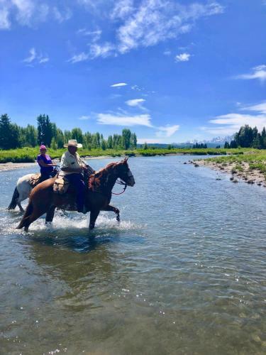 Lodge Heart Six Ranch