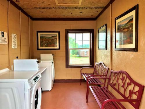 Motel America's Best Inn