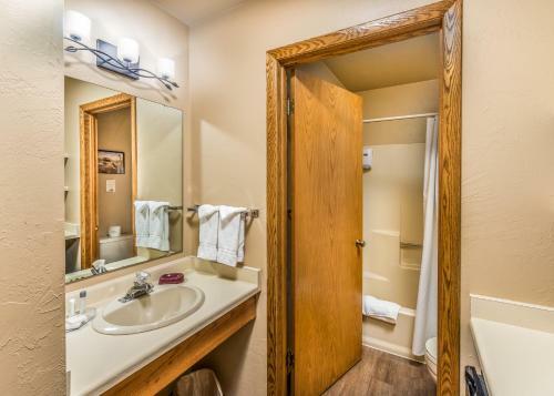 Hotel Somerset Inn & Suites