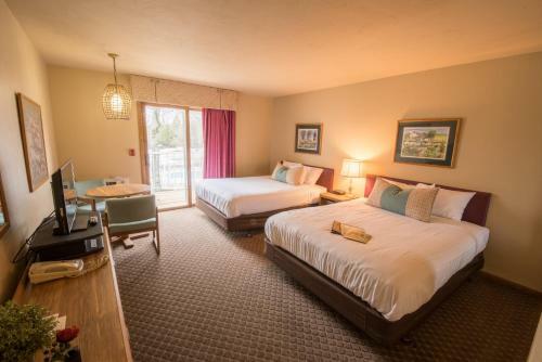 Hotel Somerset Inn & Suites