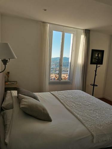 Hostal Chambres Lougolin
