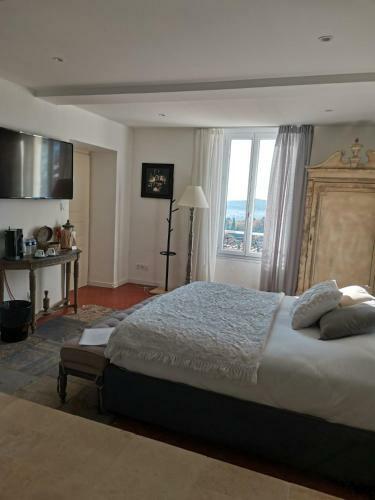 Hostal Chambres Lougolin
