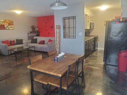 Apartamento 5 Min Walk 2 Memorial Staudim Over 1000 Sq Ft