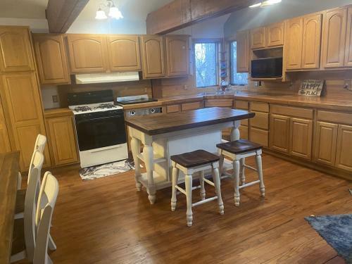 Villa Newly Remodeled Riverfront Cabin In Crane Country