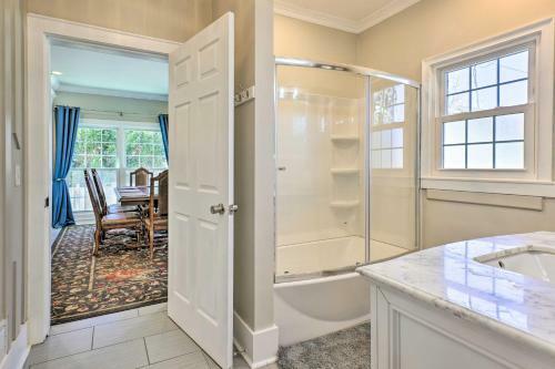 Luxe Omaha Home With Yard - 3 Mi To Downtown!