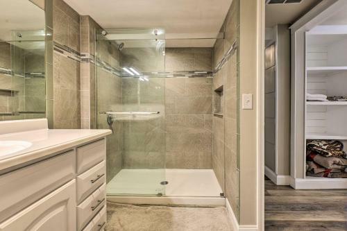 Luxe Omaha Home With Yard - 3 Mi To Downtown!