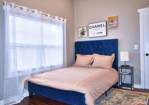 Beautiful Midtown Luxe Home Sleeps 8