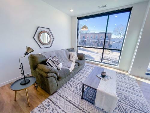 Bright 1bd/1ba Downtown Omaha Apartments