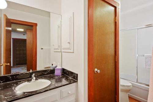 Lakeshore Terrace Delight