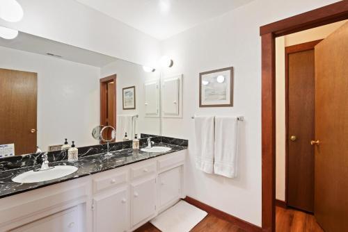 Lakeshore Terrace Delight