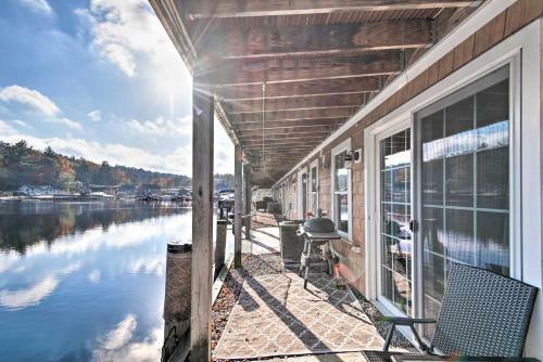 Apartamento Waterfront Getaway With Boat Slip On Alton Bay!