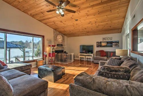 Pet-friendly Home With Private Beach, Dock And Rafts!