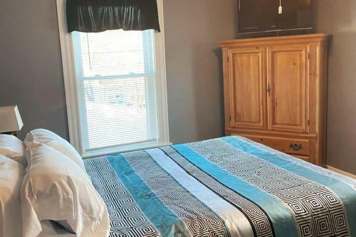 Spacious Duplex With Mountain Views, Parking, Wifi