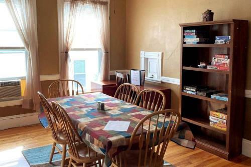 Spacious Duplex With Mountain Views, Parking, Wifi