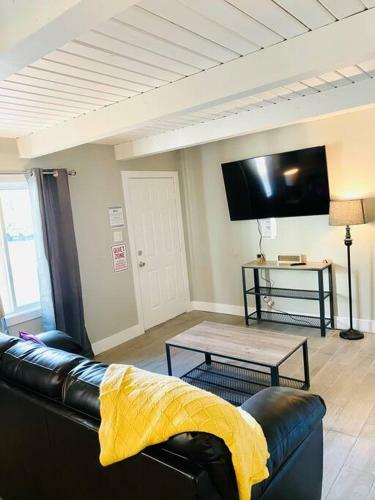 Spacious Reno Apartment #b Minutes From Downtown