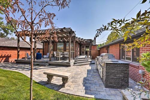 Luxe Home With Backyard Oasis About 1 Mi To Midtown