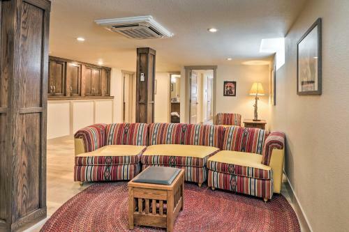 Luxe Home With Backyard Oasis About 1 Mi To Midtown