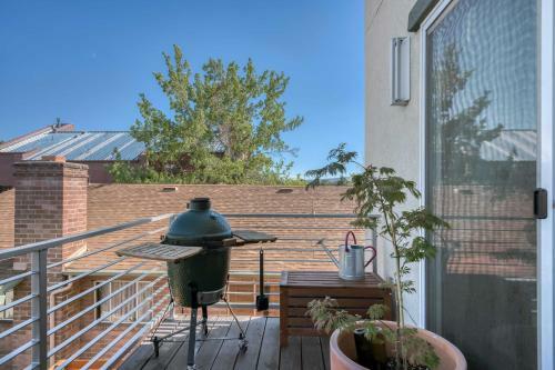 Spacious Midtown Haven With Sweeping Mtn Views!