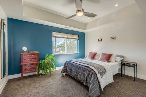 Spacious Midtown Haven With Sweeping Mtn Views!