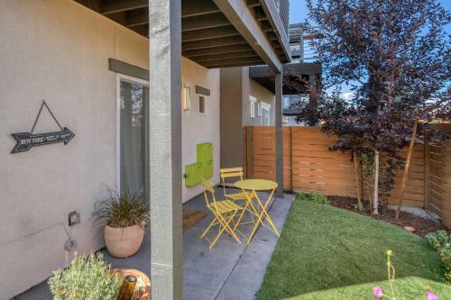 Spacious Midtown Haven With Sweeping Mtn Views!