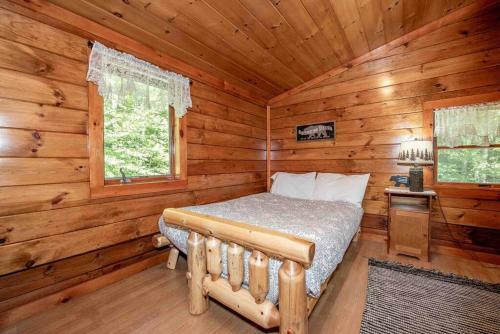Off Grid, Remote Log Cabin In The Woods!