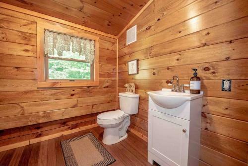 Off Grid, Remote Log Cabin In The Woods!
