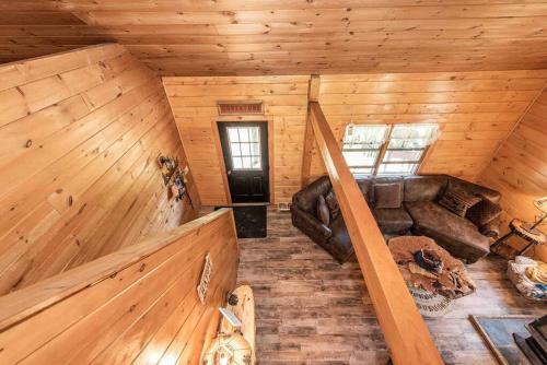 Off Grid, Remote Log Cabin In The Woods!