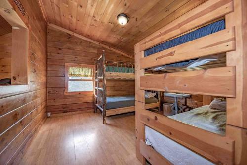 Off Grid, Remote Log Cabin In The Woods!