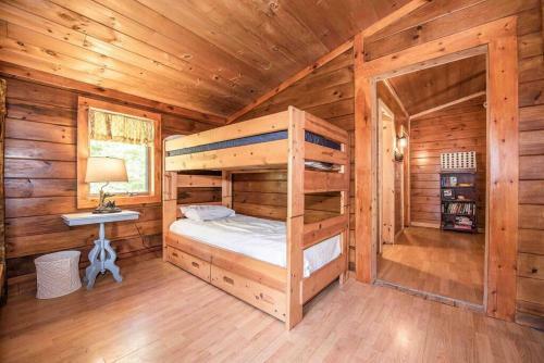 Off Grid, Remote Log Cabin In The Woods!