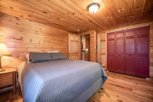 Off Grid, Remote Log Cabin In The Woods!