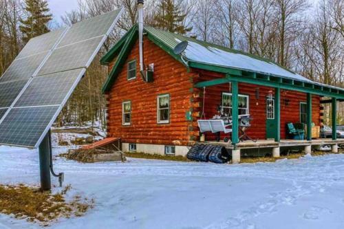 Off Grid, Remote Log Cabin In The Woods!