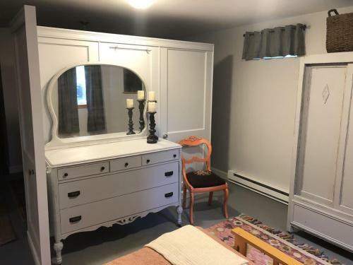Comfy Country Setting Apartment In Central NH