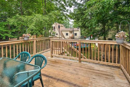 Sawyer Lake Retreat With Decks - Walk To Beach!