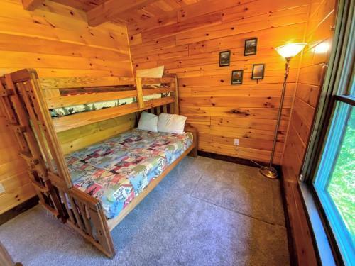 Villa Bc Log Cabin With Private Beach, River, Fire Pit, Ac, Wifi, Onsite Trails, Ski Slope Views