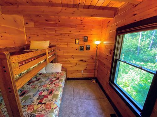 Villa Bc Log Cabin With Private Beach, River, Fire Pit, Ac, Wifi, Onsite Trails, Ski Slope Views