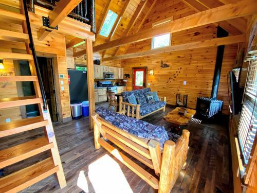 Villa Bc Log Cabin With Private Beach, River, Fire Pit, Ac, Wifi, Onsite Trails, Ski Slope Views