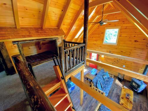 Villa Bc Log Cabin With Private Beach, River, Fire Pit, Ac, Wifi, Onsite Trails, Ski Slope Views