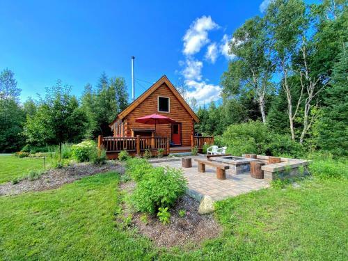 Villa Bc Log Cabin With Private Beach, River, Fire Pit, Ac, Wifi, Onsite Trails, Ski Slope Views