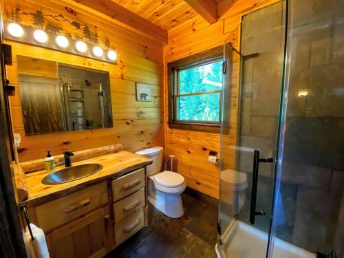 Villa Bc Log Cabin With Private Beach, River, Fire Pit, Ac, Wifi, Onsite Trails, Ski Slope Views