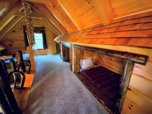 Villa Bc Log Cabin With Private Beach, River, Fire Pit, Ac, Wifi, Onsite Trails, Ski Slope Views
