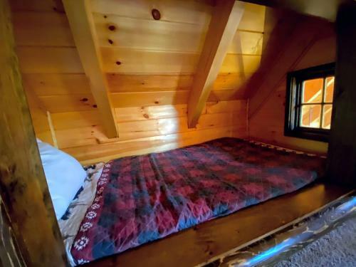 Villa Bc Log Cabin With Private Beach, River, Fire Pit, Ac, Wifi, Onsite Trails, Ski Slope Views