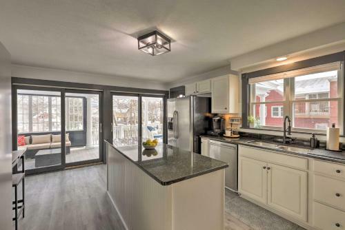 Large Home With Private Dock, 8 Mi To Skiing