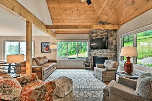 All-season Slopeside Chalet On Black Mountain