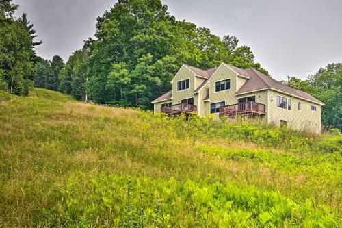 All-season Slopeside Chalet On Black Mountain