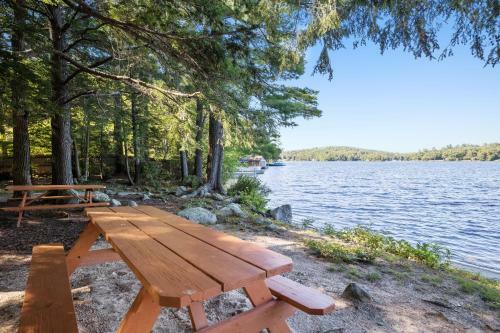 Fish Cove Waterfront Retreat!