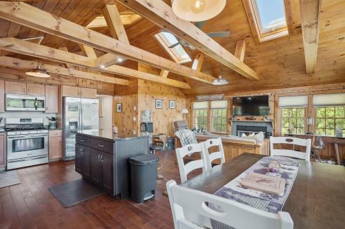 Fish Cove Waterfront Retreat!