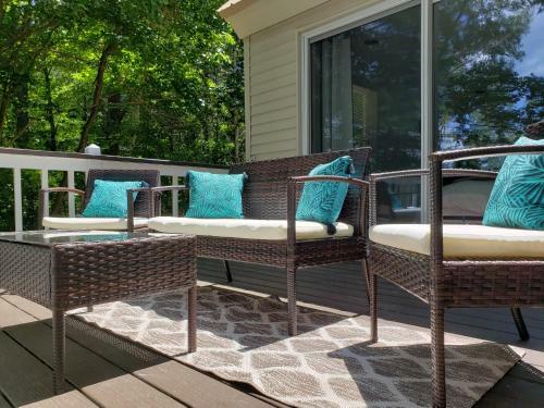 Hilltop Lakeview Retreat!