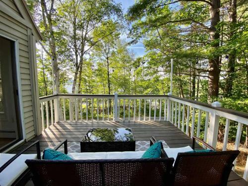 Hilltop Lakeview Retreat!