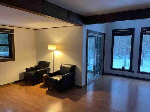 3br Lakefront Oasis -250ft Sandy Private Frontage